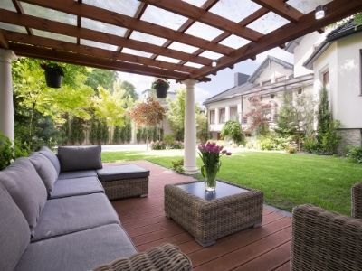 Dlaczego warto dodać meble ogrodowe z polirattanu do swojej przestrzeni na zewnątrz?